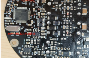 晶振为什么不能放置在PCB边缘？